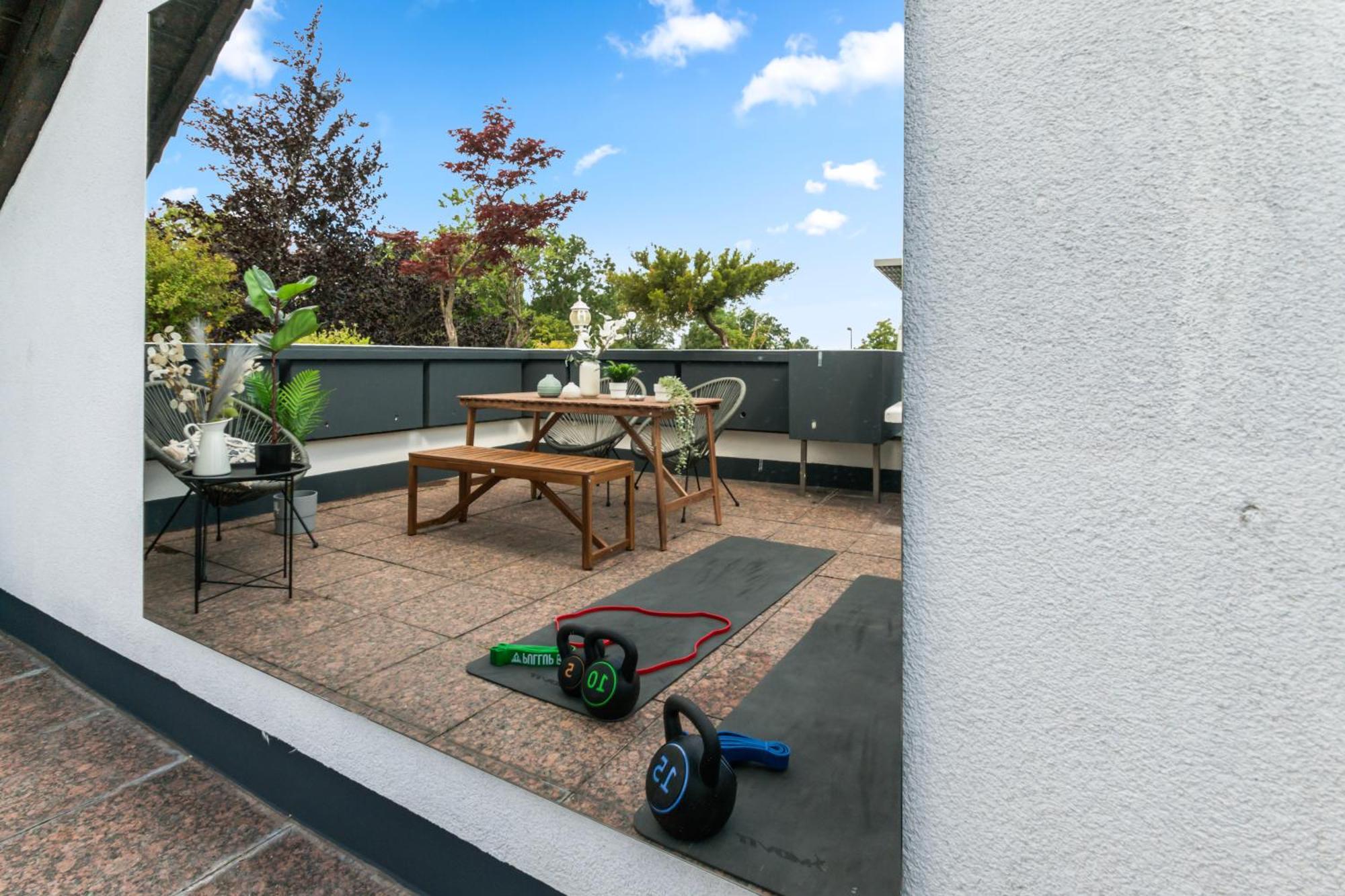 Flatista Homes - Penthouse With Rooftop Gym München